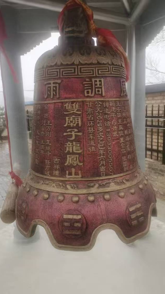 城市地标:大型青铜鼎